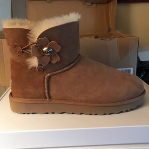 NEW Uggs Bailey Button Boots sz 11